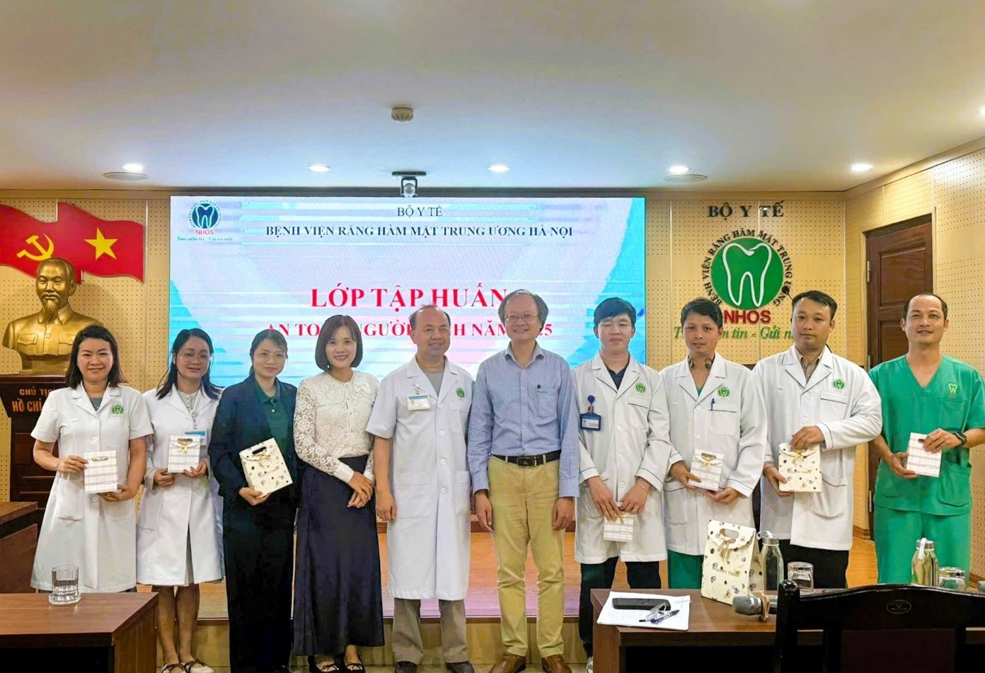 BỆNH VIỆN RĂNG HÀM MẶT TRUNG ƯƠNG HÀ NỘI TỔ CHỨC  LỚP TẬP HUẤN AN TOÀN NGƯỜI BỆNH NĂM 2025